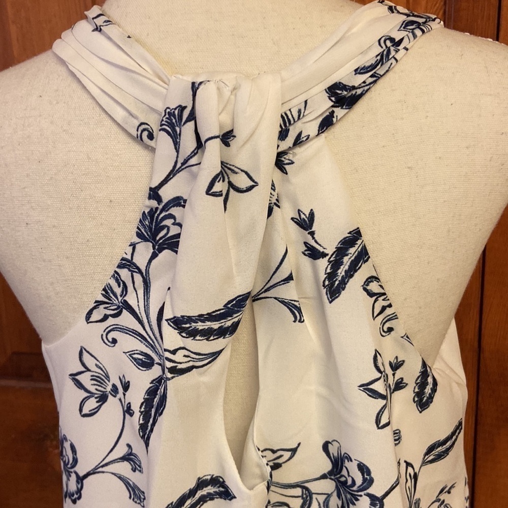 Mercer & Madison Tank Crossover Keyhole Back Career Top Navy/White Floral EUC - Picture 6 of 9
